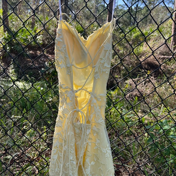 Sherri Hill Butter Yellow Fairy Dress  Rhinestone Floral Lace  Size 00 - Picture 4 of 11